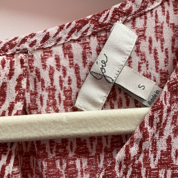 Red and white graphic print blouse - Picture 2 of 5